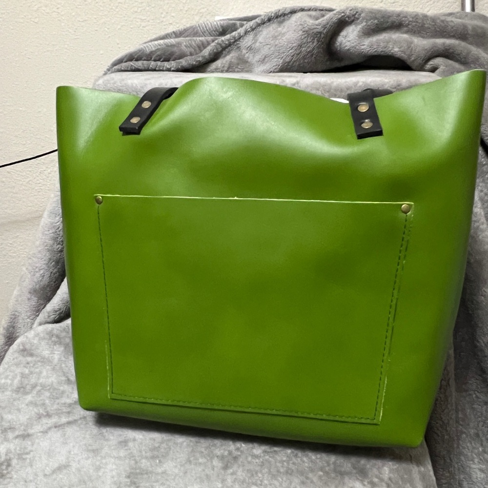 NWOT Portland Leather Green Apple Classic Large Tote